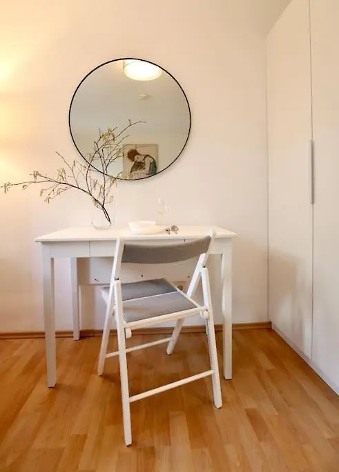 Schickes Apartment In Dusseldorf Mit Terrasse